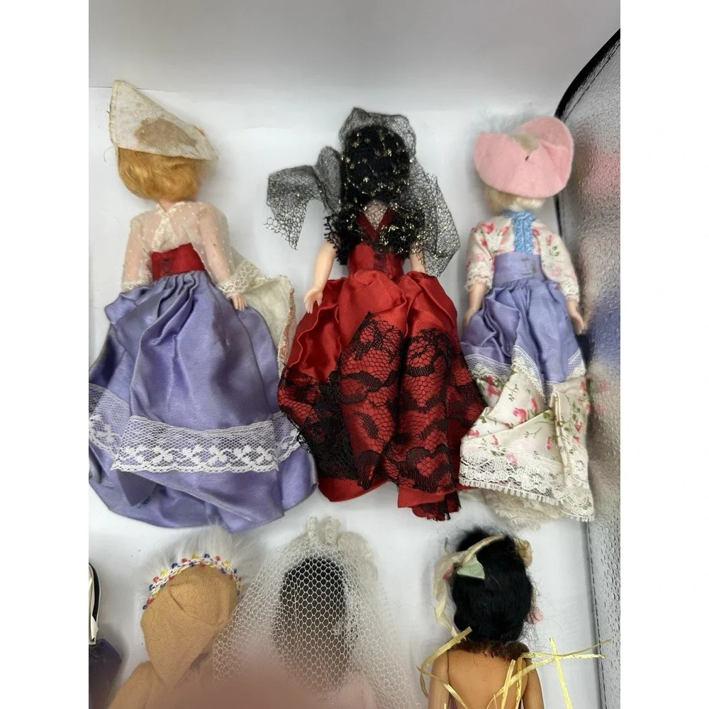 Vintage Dolls of the World Lot 12 Sleepy Eyes Hong Kong National Costume